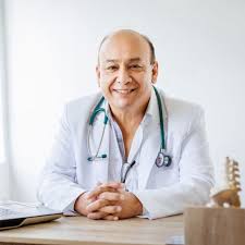 Dr. Hernán Valdivia
