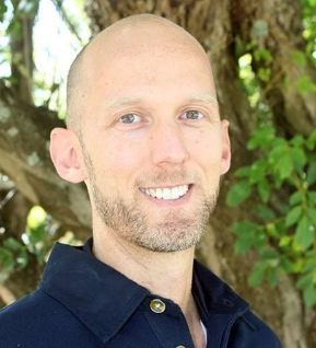 Dr Chris Hayward