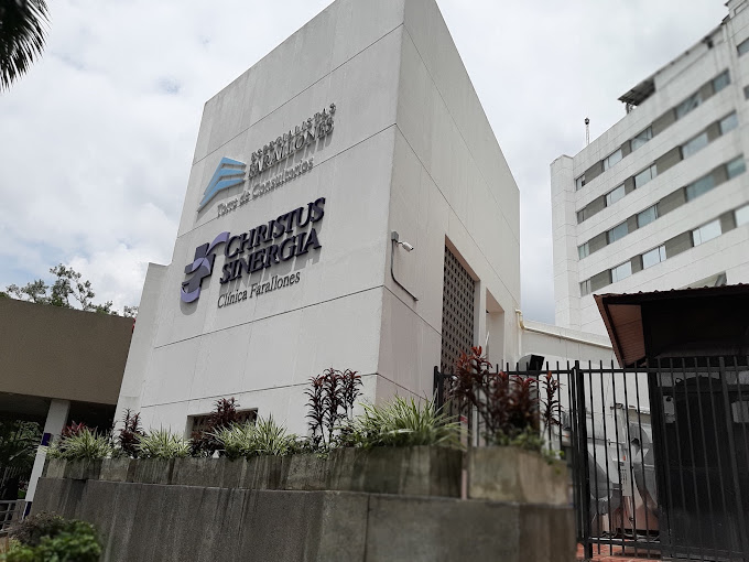 Los Farallones Childrens and Maternity Clinic