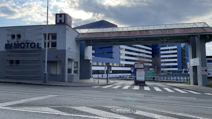 FN Motol  Hlavni vjezd pro verejnost a sanitky